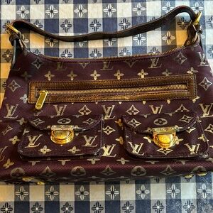 Gold hardware maroon shoulder bag